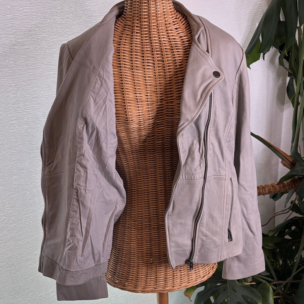 Lucky Brand Women's Gray Leather motorcycle Jacket - Picture 2 of 4